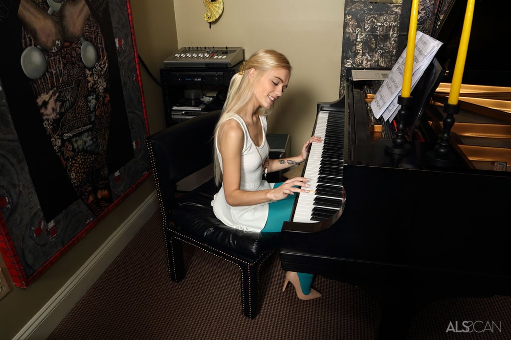 Alex Grey in The Pianist photo 2 of 17